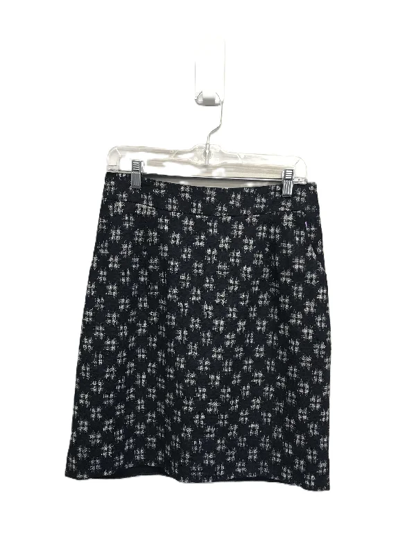 Navy Skirt Mini & Short By Jennifer Glasgow Size: 8 Sleek Mini Skirt